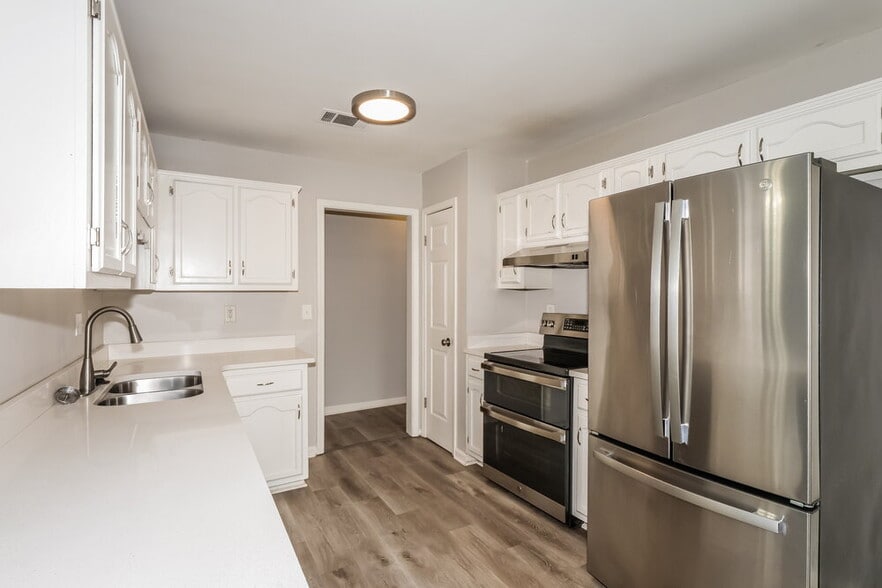 Building Photo - 7931 Claredale Dr