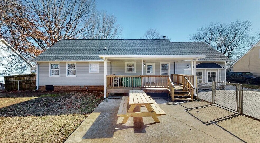 Building Photo - 132 Fox Ridge Dr