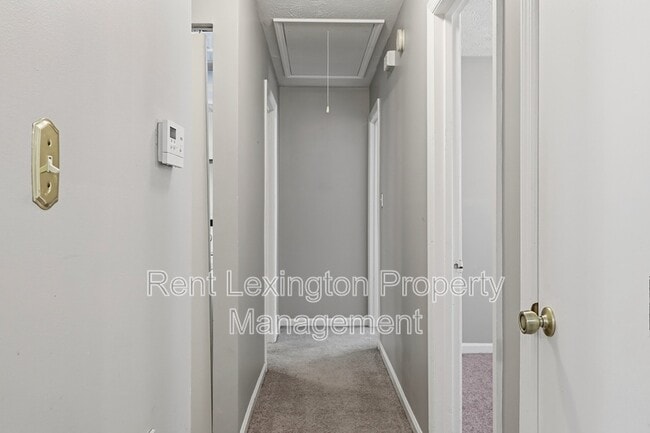 Building Photo - 3352 Featherston Dr