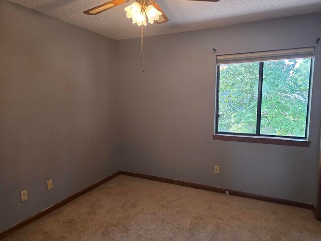 Building Photo - 3929 Balsam Dr