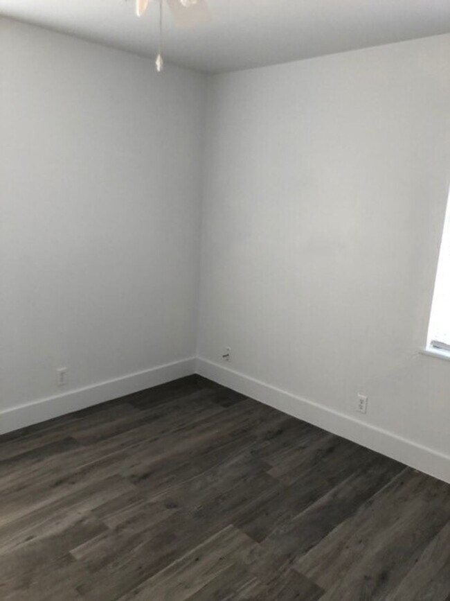 Building Photo - 2 Bedroom, 1 Bath, 1 Car Carport with Shed...