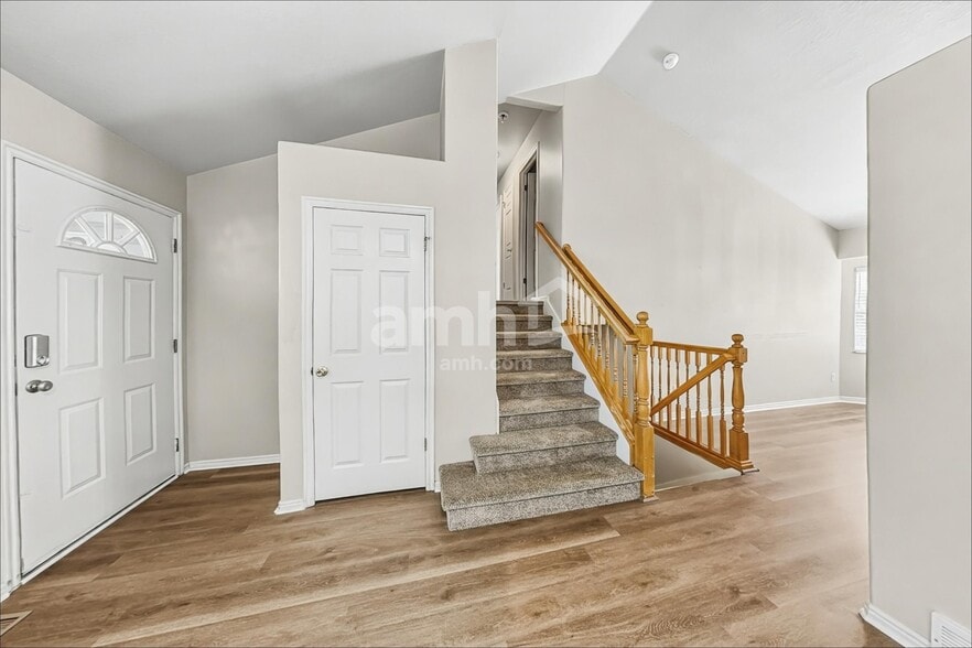 Building Photo - 1384 Fowler Ave