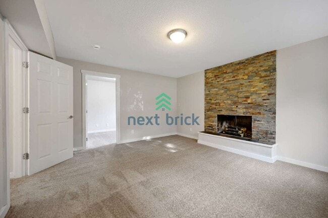 Building Photo - Beautiful remolded Single-family house