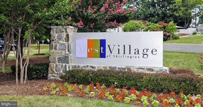 Building Photo - 4079 S Four Mile Run Dr