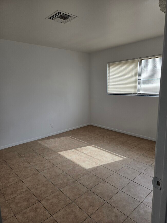 Building Photo - 1716 Sunrise Rd