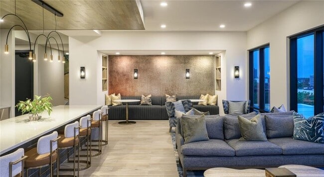 Building Photo - 400 Bishop St NW