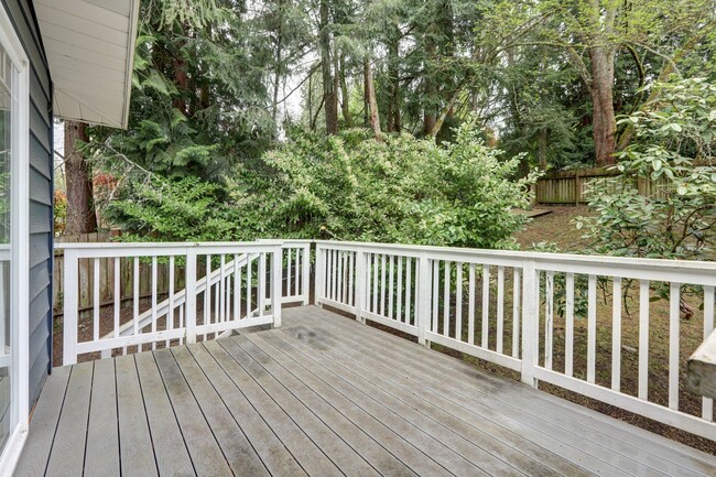 Building Photo - Beautiful 4bd, 2.5ba Home by Marymoor Park...