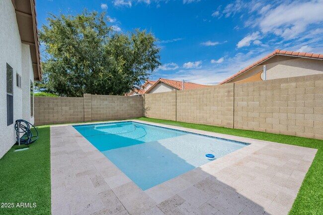 Building Photo - 8846 E Windrose Dr