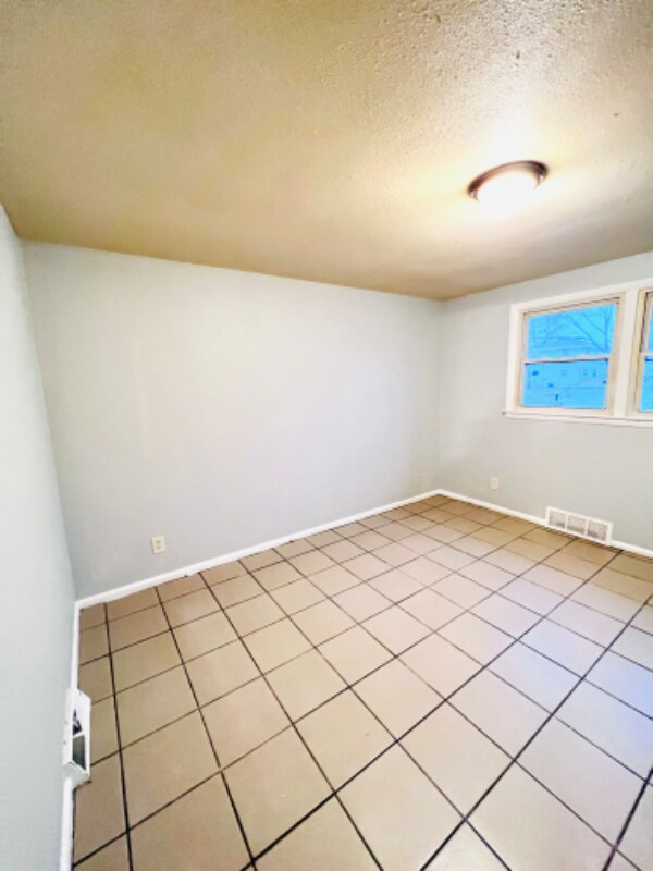 Building Photo - 5930 N 69th St