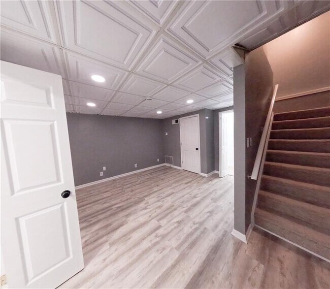 Building Photo - 705 Bridge Ln