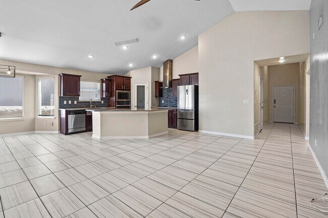 Building Photo - 14925 Tierra Haven Ave