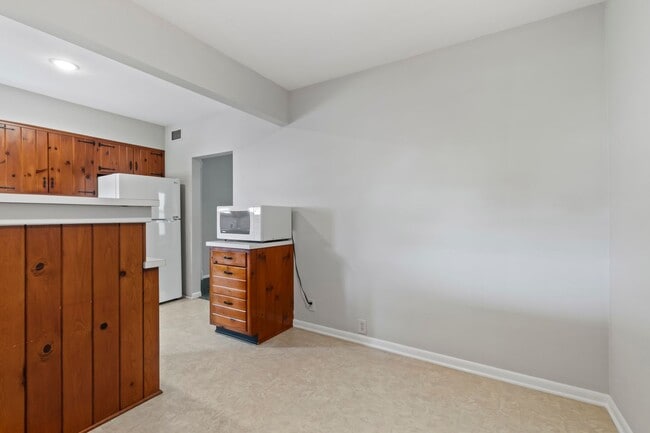 Building Photo - AVAILABLE NOW! Don't miss this amazing 3-bedroom with a RIVERFRONT view in Brackenridge!