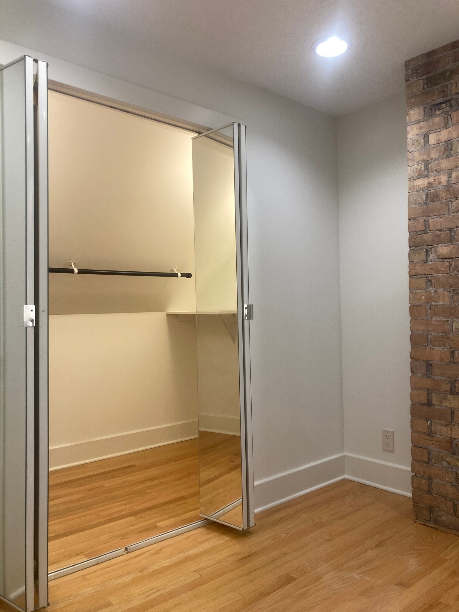 Building Photo - 3150 Harriet Ave