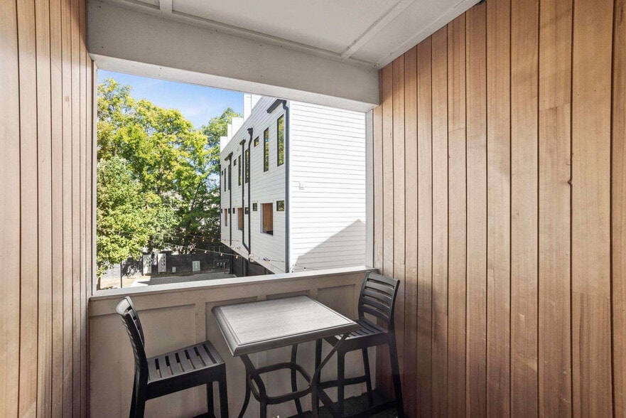 Building Photo - 1710 8th Ave S