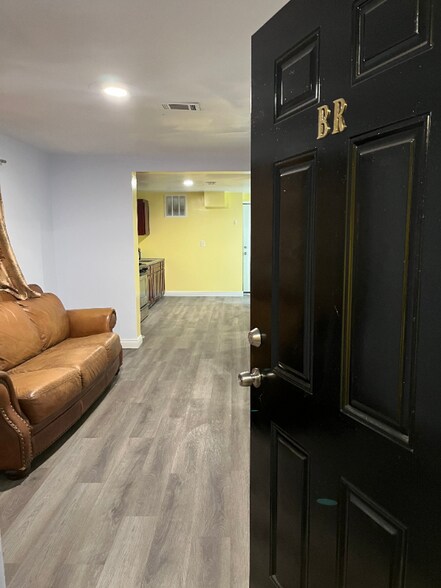 Building Photo - 1639 W 38th Pl