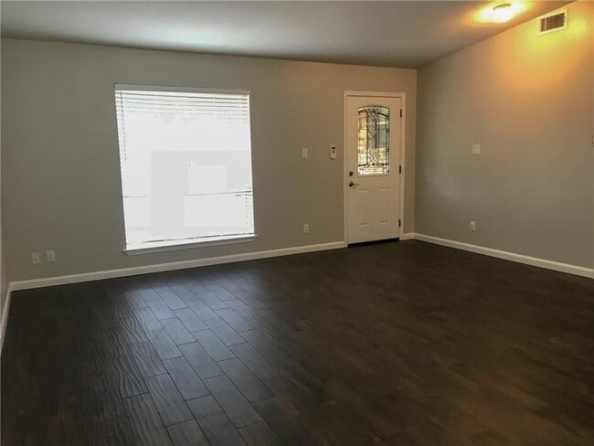 Building Photo - 8202 Renton Dr