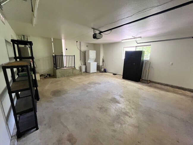 Building Photo - 212 Besant Rd