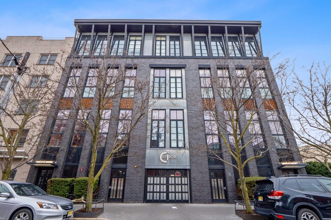 Building Photo - 610 Clinton St