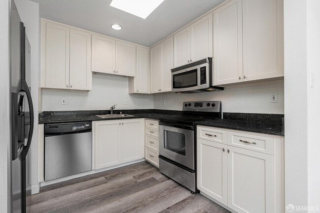 Building Photo - 444 Francisco St