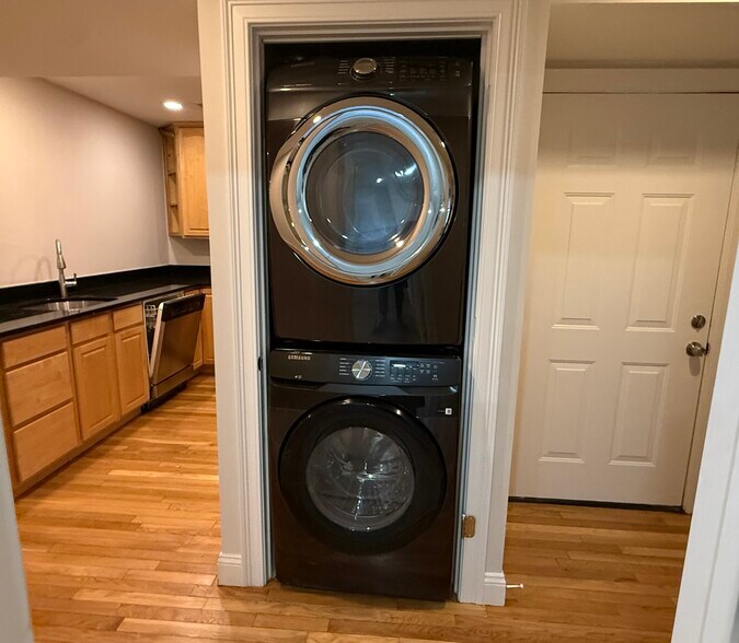 Building Photo - 135 Calumet St