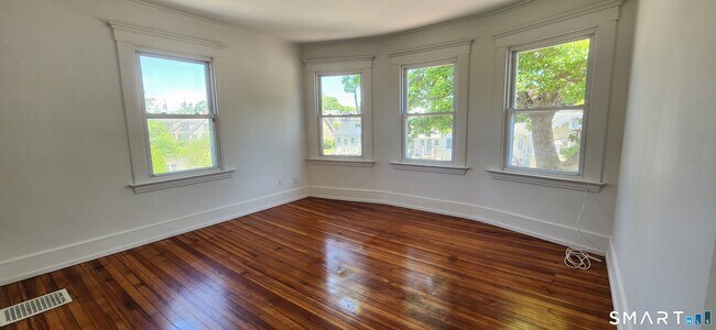 Building Photo - 280 3rd Ave