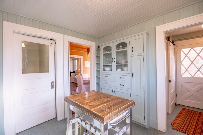 Building Photo - Rare Character Craftsman Bungalow in The H...