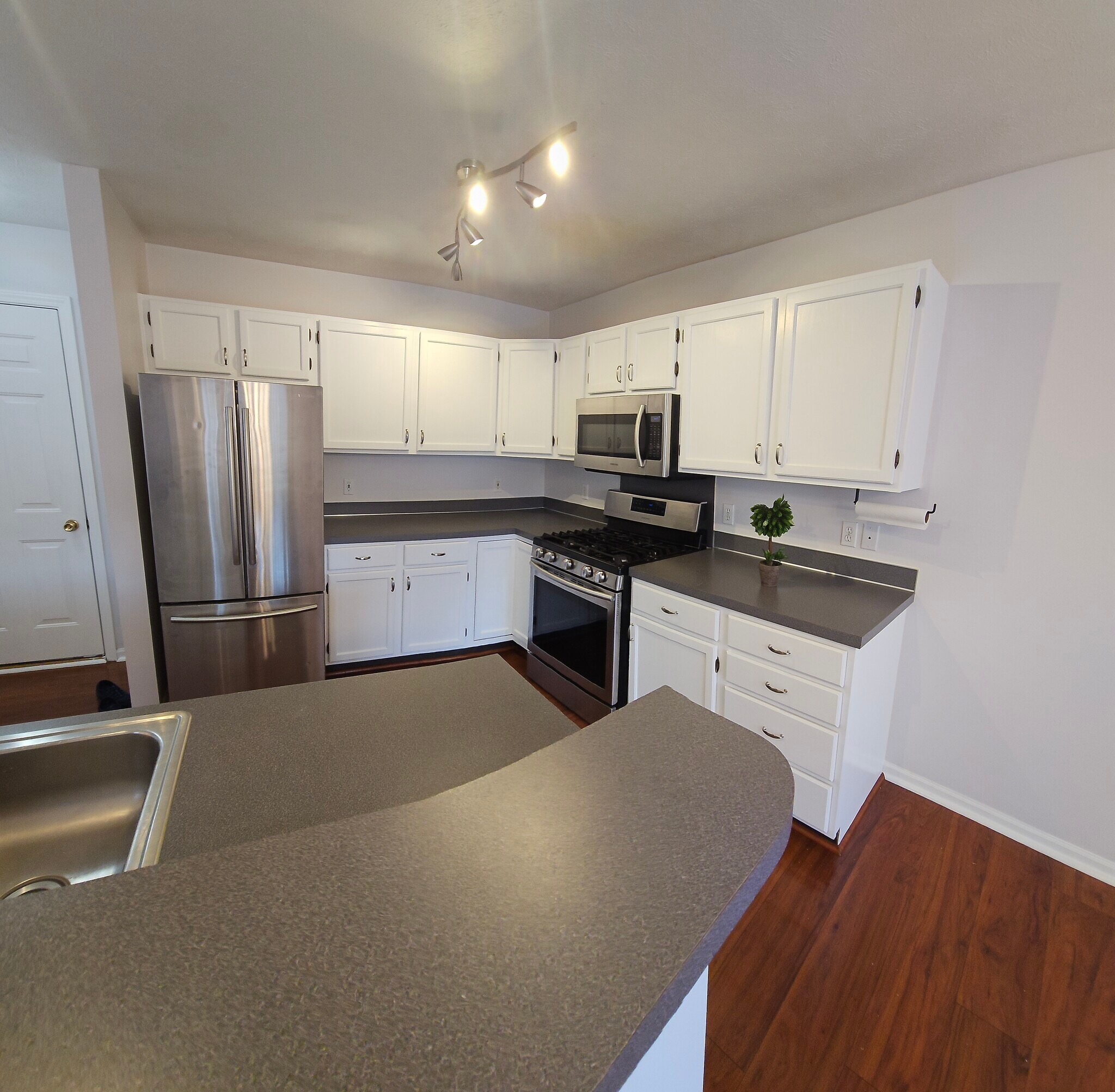 Building Photo - 3910 Old Elm Dr SE