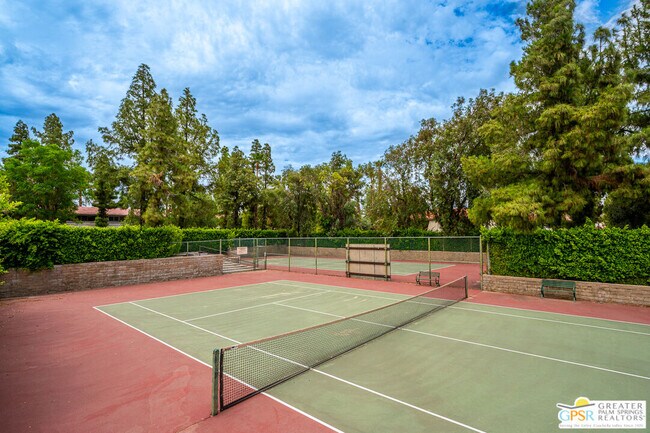 Building Photo - 550 N Villa Ct