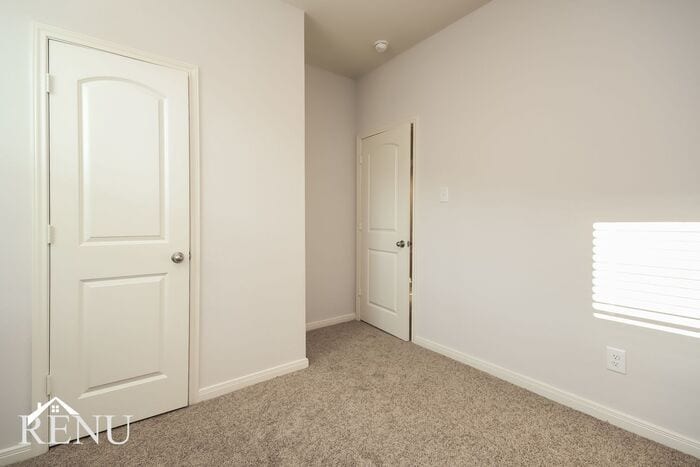 Building Photo - 25334 Shadowdale Dr