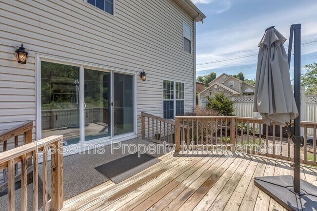 Building Photo - 701 Brent Glen Pl