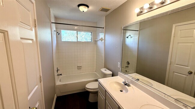 Building Photo - 18410 Green Cypress Ct