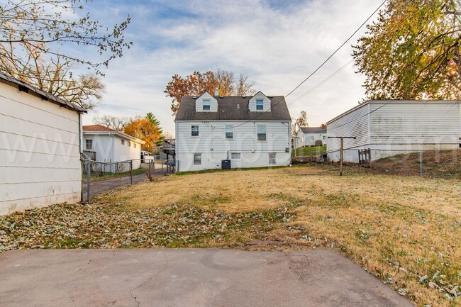 Building Photo - 3 Bedroom / 1.5 Bathroom Home | 60th & Center