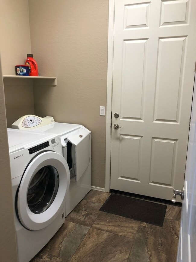 Building Photo - Corner Lot Charmer- Granville Amenities In...