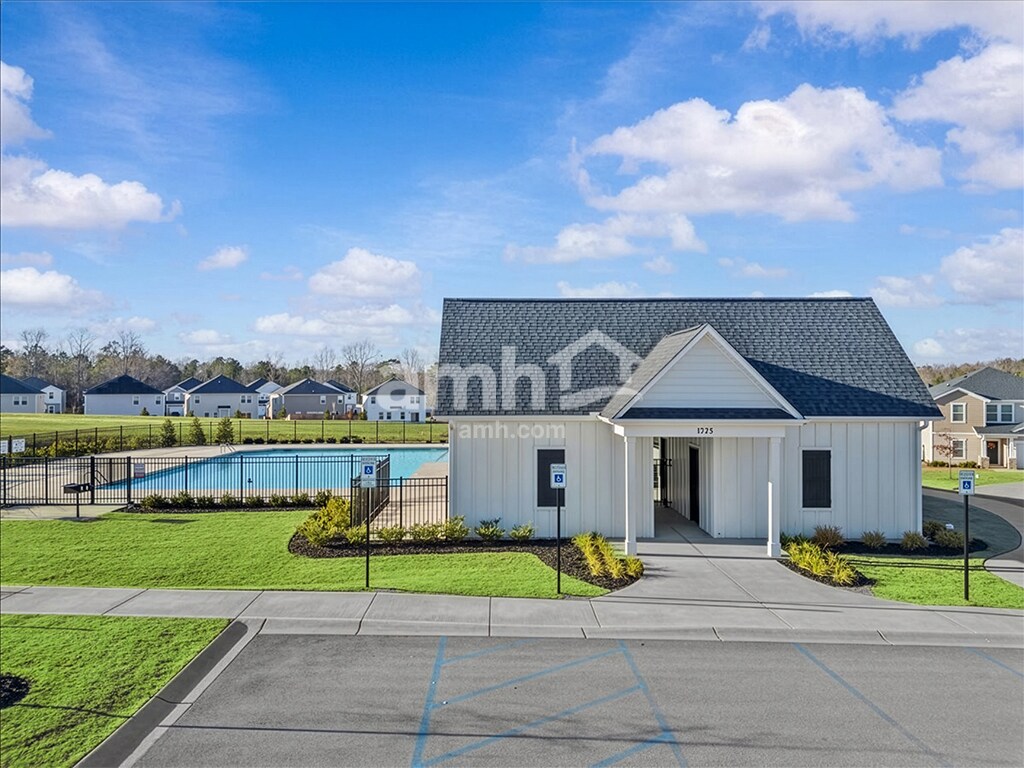 Building Photo - 794 Treeline Rd