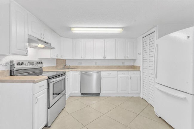 Building Photo - 2175 NE 56th St