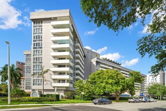 Building Photo - Charming 2-Bedroom, 1-Bathroom Fully Furnished Condo in the Heart of Downtown St. Petersburg!