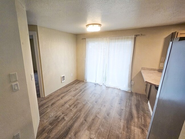 Building Photo - 599 Page Ct