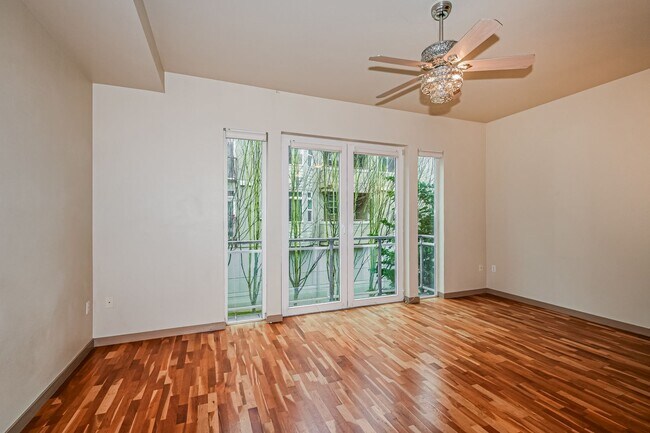 Building Photo - Prime Downtown Kirkland Location with Modern Finishes