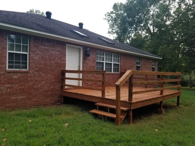 Building Photo - 18 Fairbrook Ln