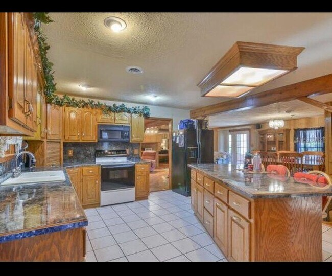 Building Photo - 492 Olinger Dr