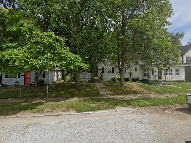 Building Photo - 1228 W 18th St