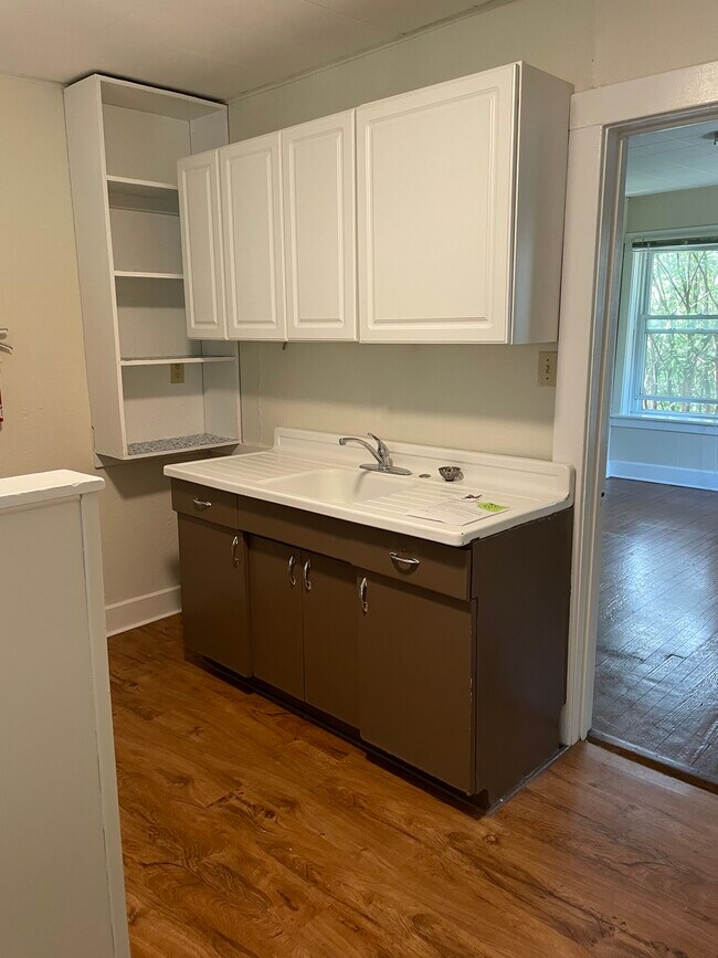 Building Photo - 237 M Aly