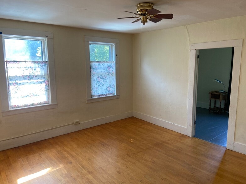 Building Photo - 210 Elliot St