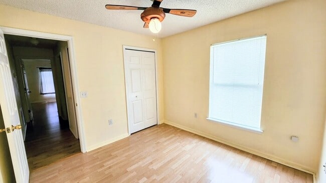 Building Photo - Welcome to this charming 3-bedroom, 2-bath...