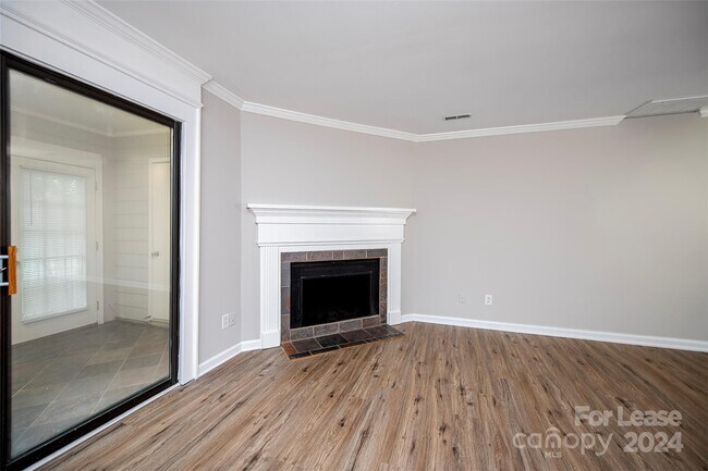 Building Photo - 8225 Pineville-Matthews Rd