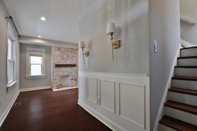 Building Photo - 693 Wilson Ave