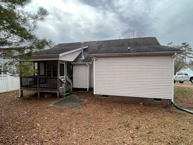 Building Photo - Terrific 3BD, 2BA Home in Prime Location Near Downtown Durham, Southpoint Mall, and RTP