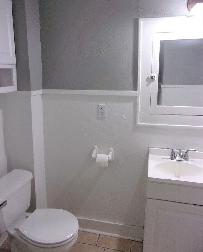 Building Photo - 2 BED 1 BATH HOME WESTLAWN PARK ADDITION OF NW OKC