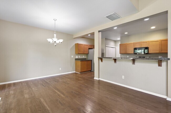 Building Photo - 1094 Ebbets Dr