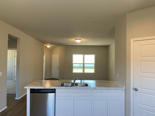 Building Photo - This well-designed 4-bedroom home has a split floor plan that gives the feeling of space.